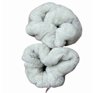 THE ORIGINAL MAKEUP ERASER White Wristband Set Plush for Drip Free Skincare